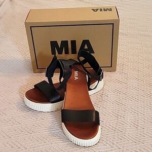 MIA Ellen Platform Sandle